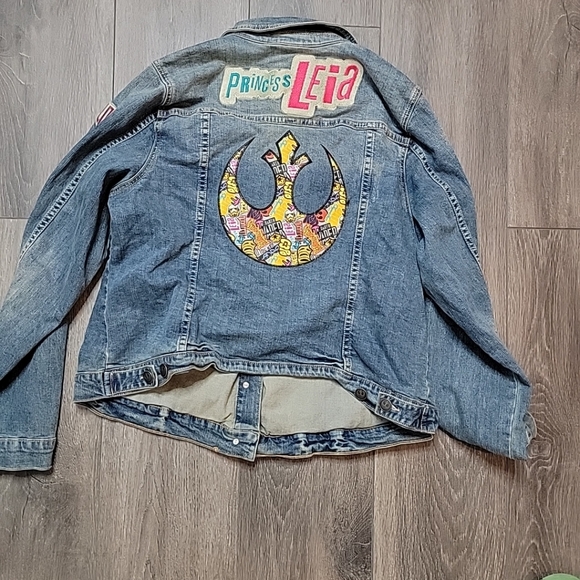 Star Wars Her Universe Princess Leia Women’s Denim Jacket w/ Patches Sz 2 - Picture 9 of 10
